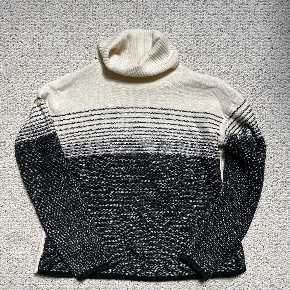 Athleta sweater